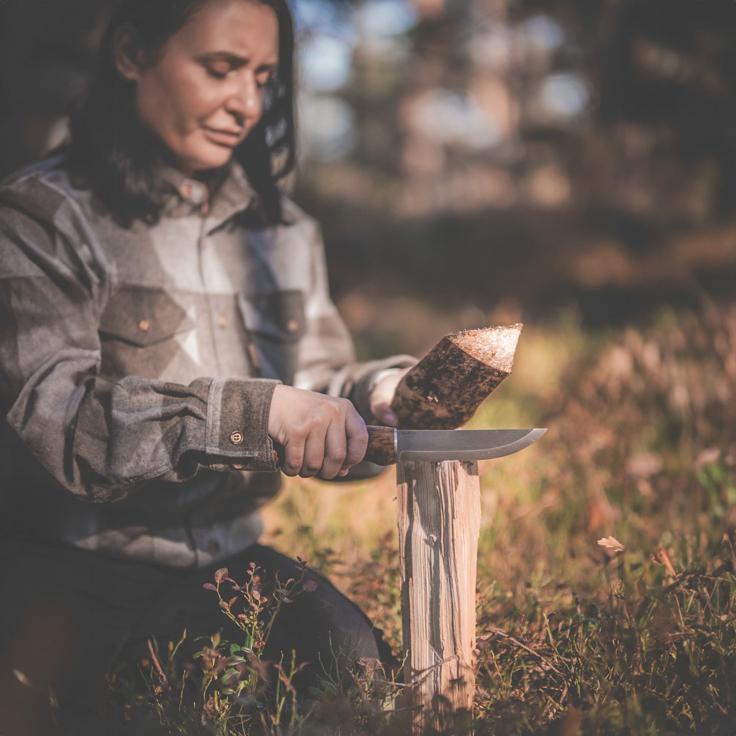 Roselli's Finnish hunting knife long, with ultra high carbon steel blade. Perfect for hunters who prefers a longer blade. 